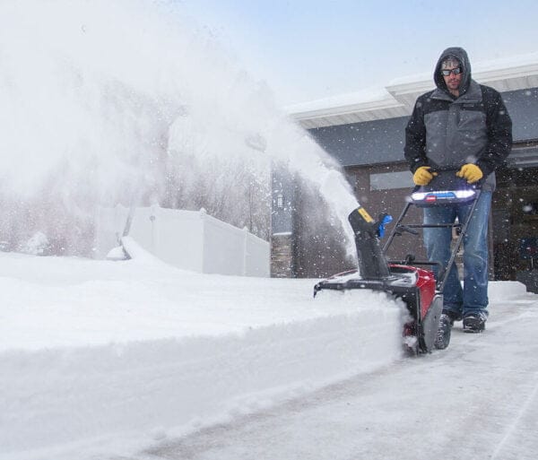 Toro Power Clear 21 in. W Single-Stage Electric Start Battery Snow Blower